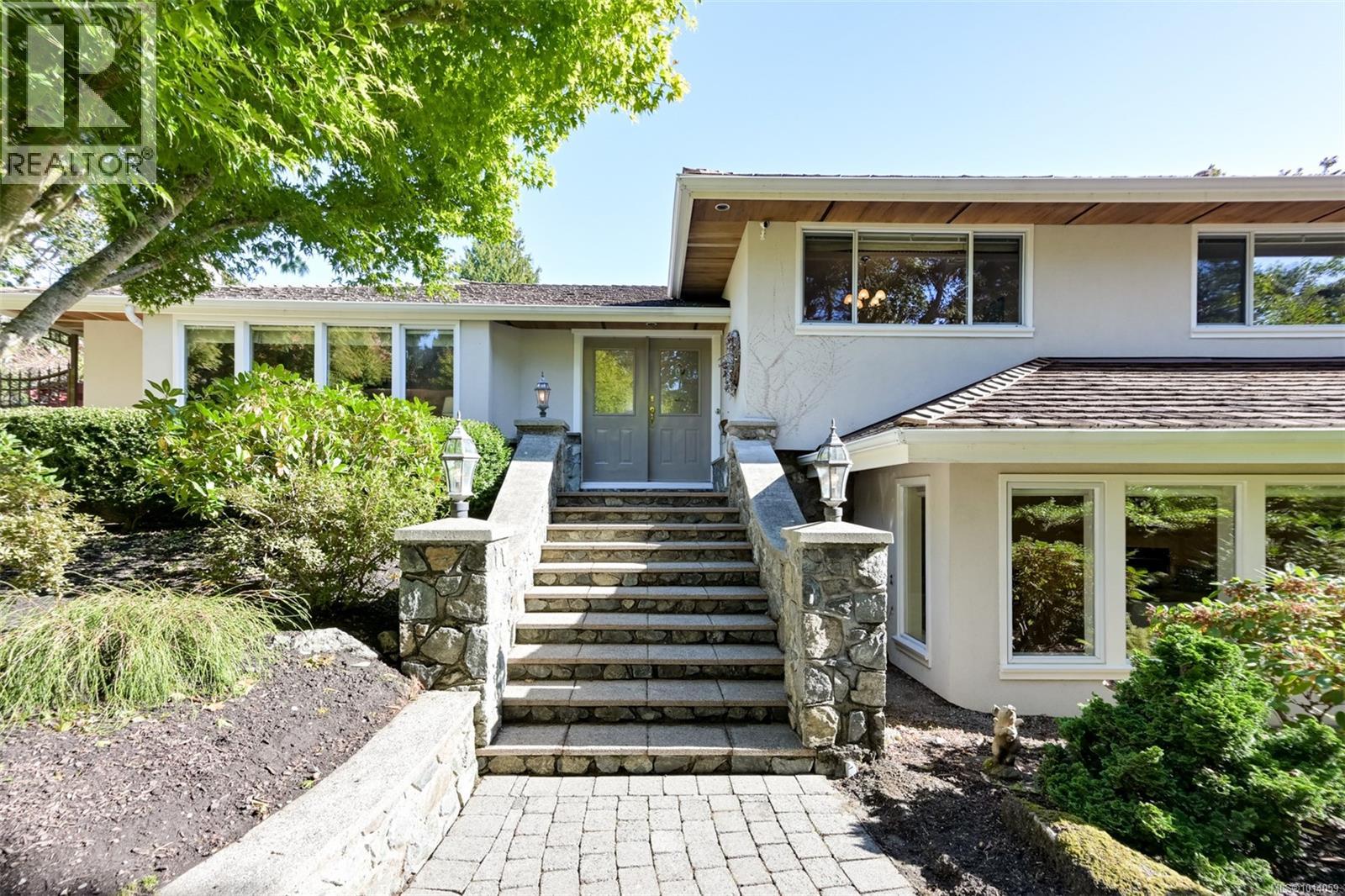  2886 Tudor Avenue, Saanich