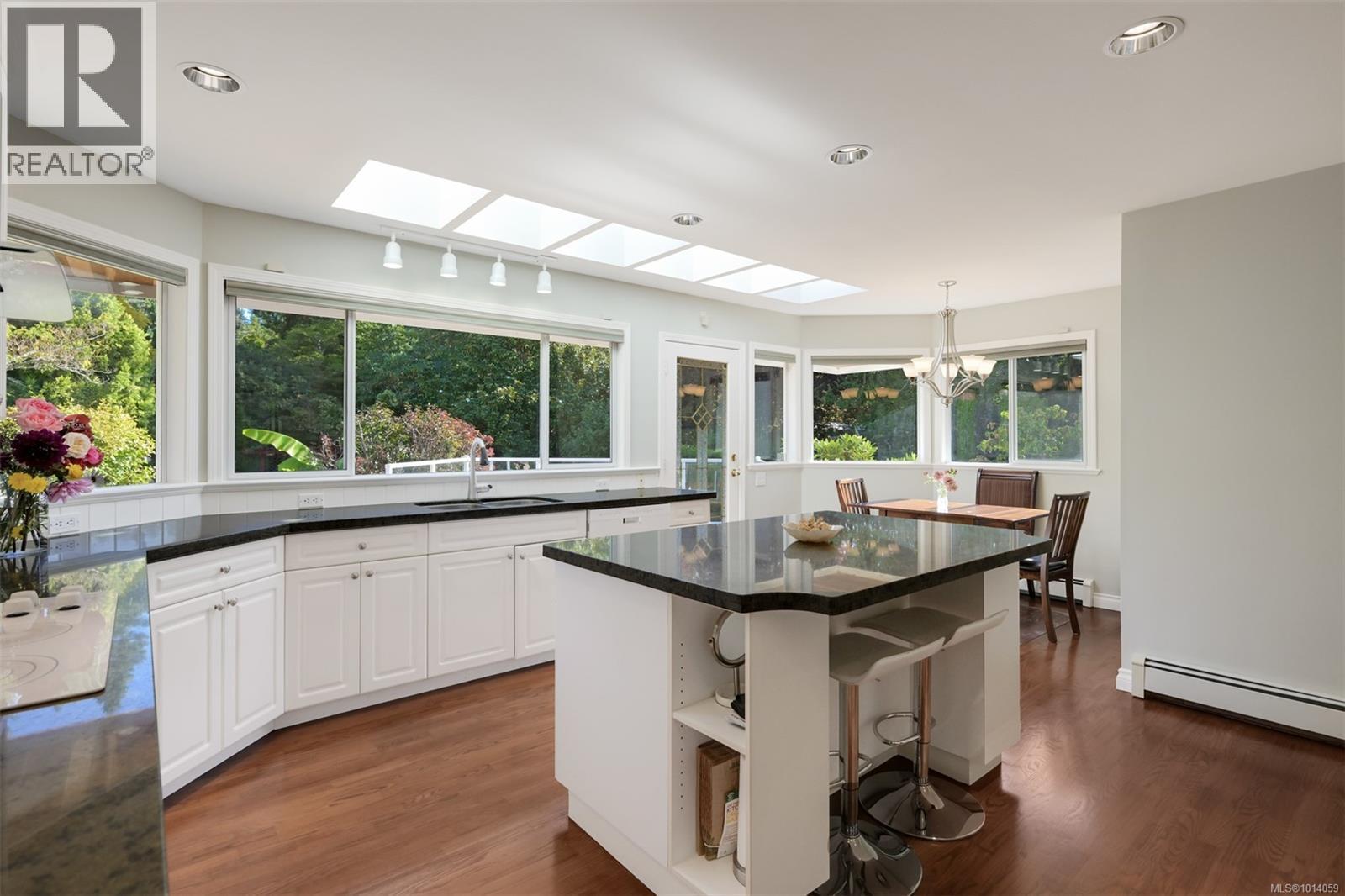  2886 Tudor Avenue, Saanich