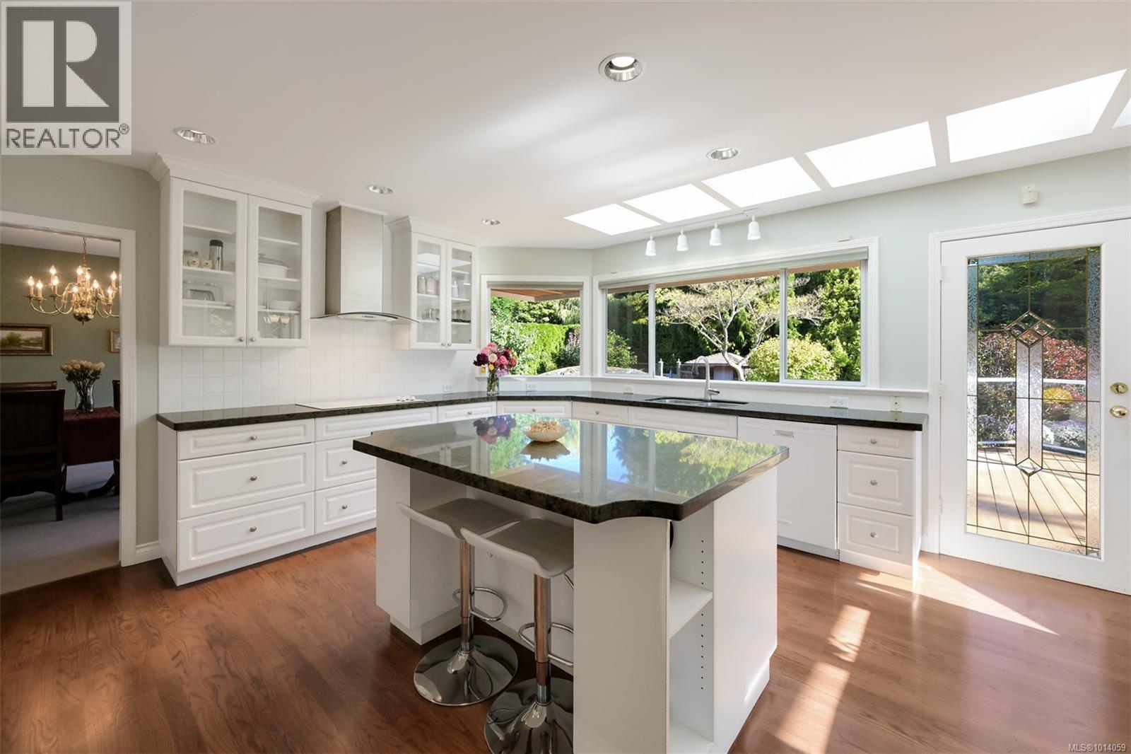  2886 Tudor Avenue, Saanich