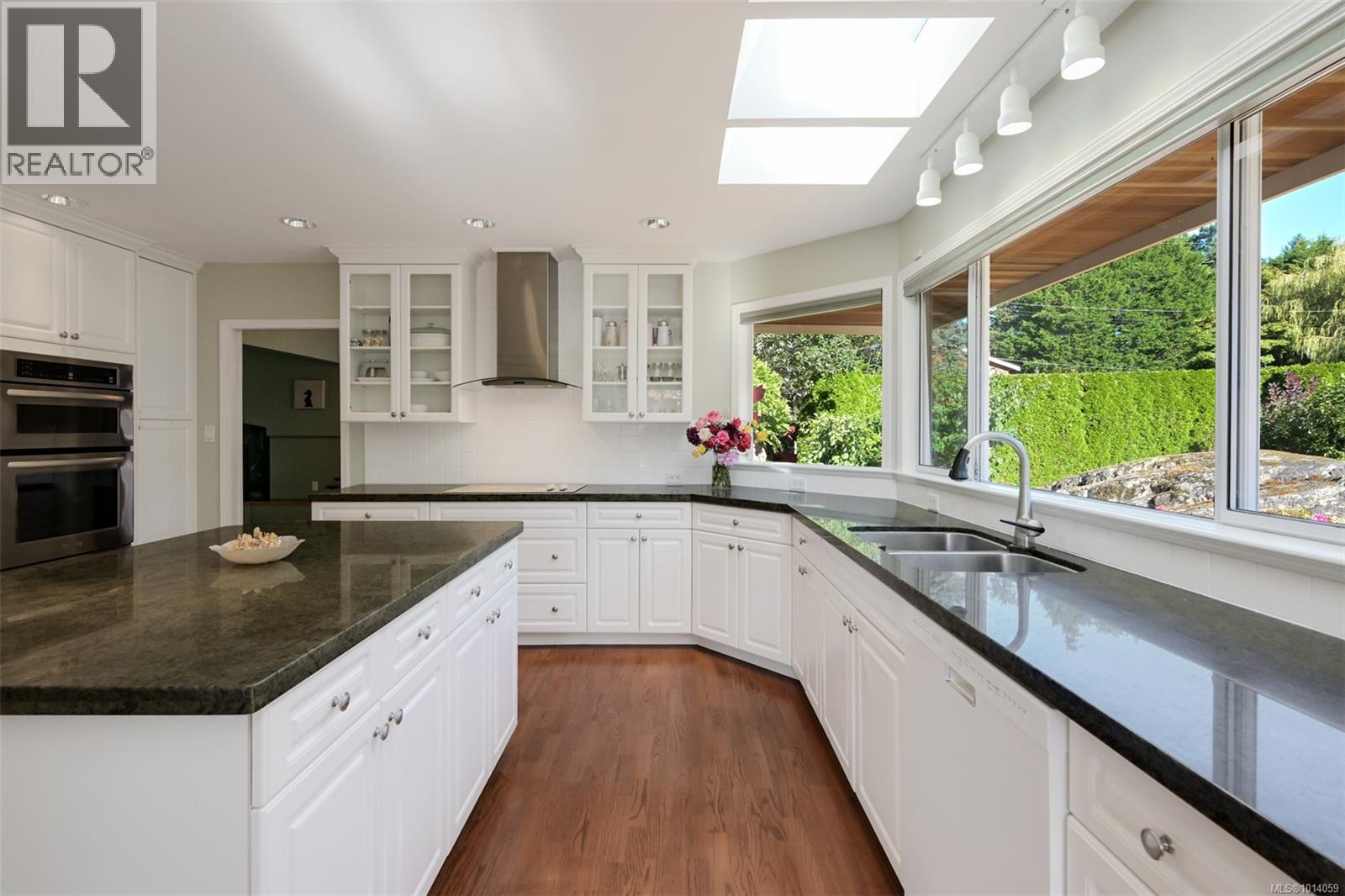  2886 Tudor Avenue, Saanich