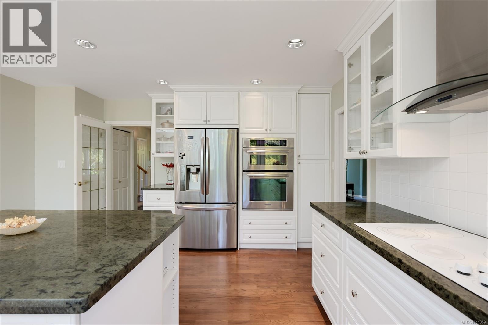  2886 Tudor Avenue, Saanich