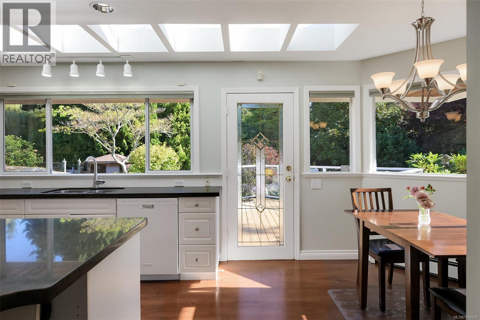  2886 Tudor Avenue, Saanich