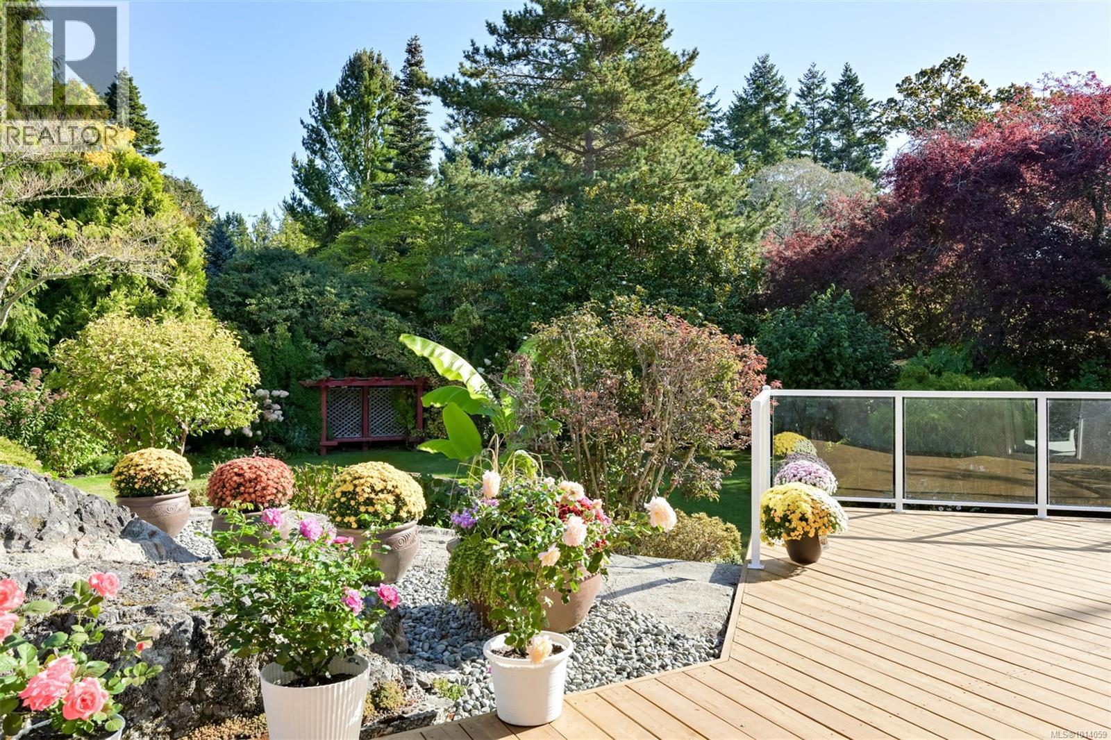  2886 Tudor Avenue, Saanich