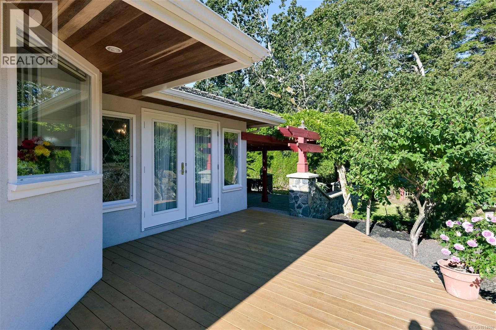  2886 Tudor Avenue, Saanich