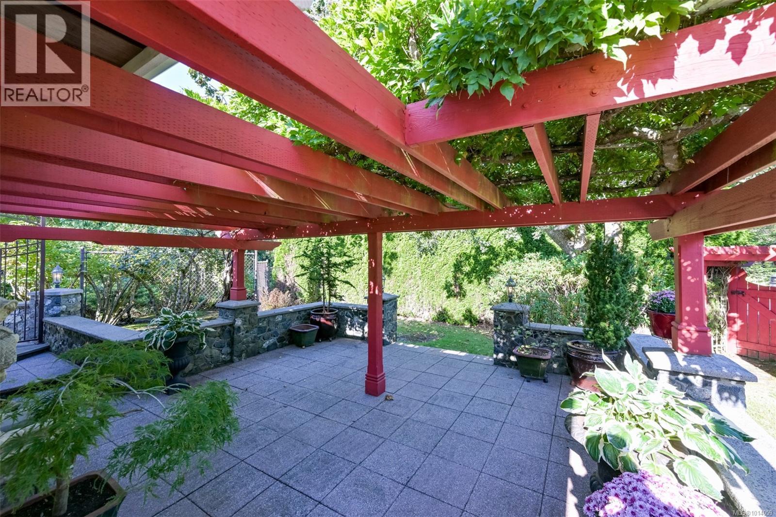  2886 Tudor Avenue, Saanich