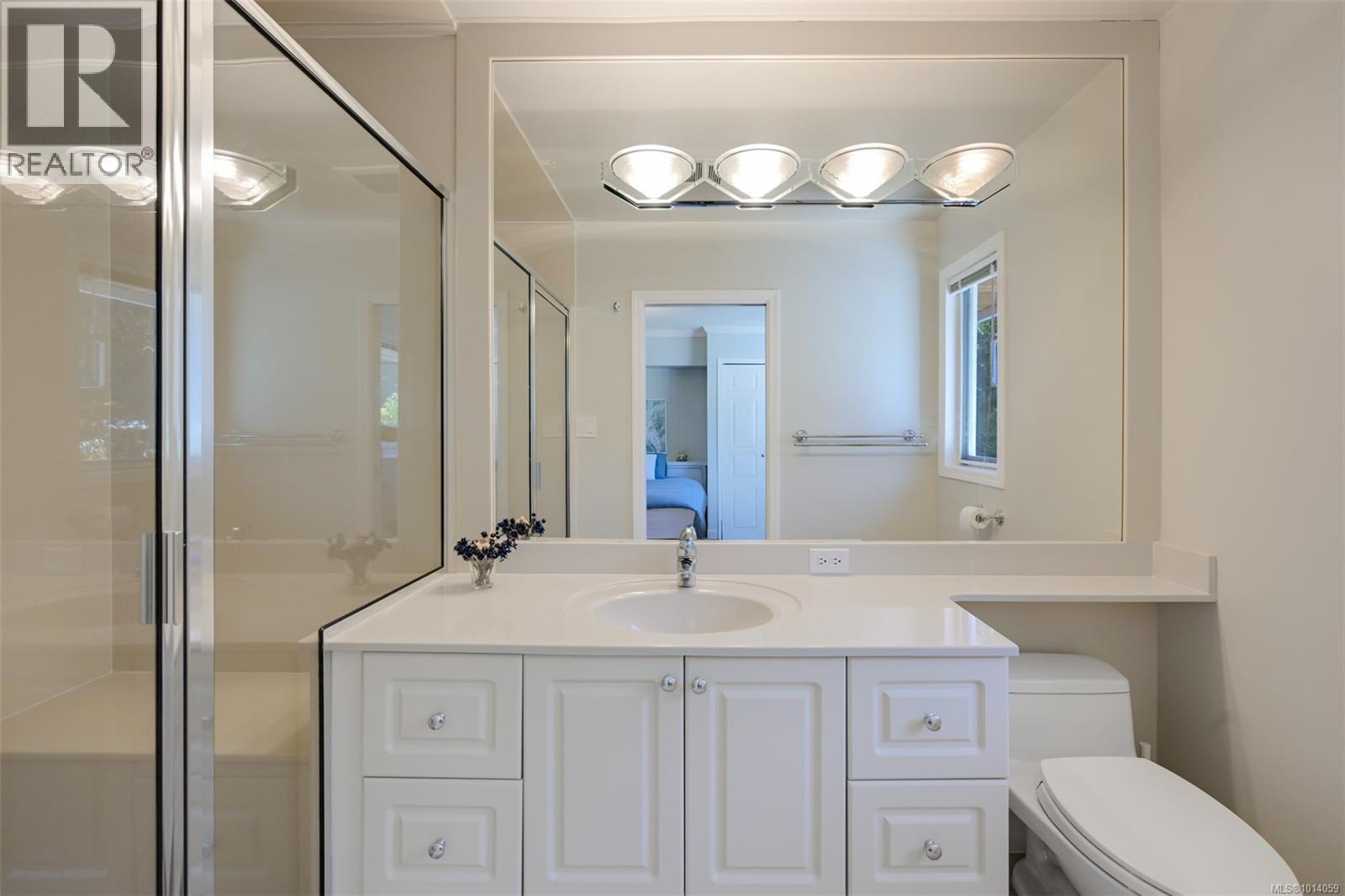  2886 Tudor Avenue, Saanich