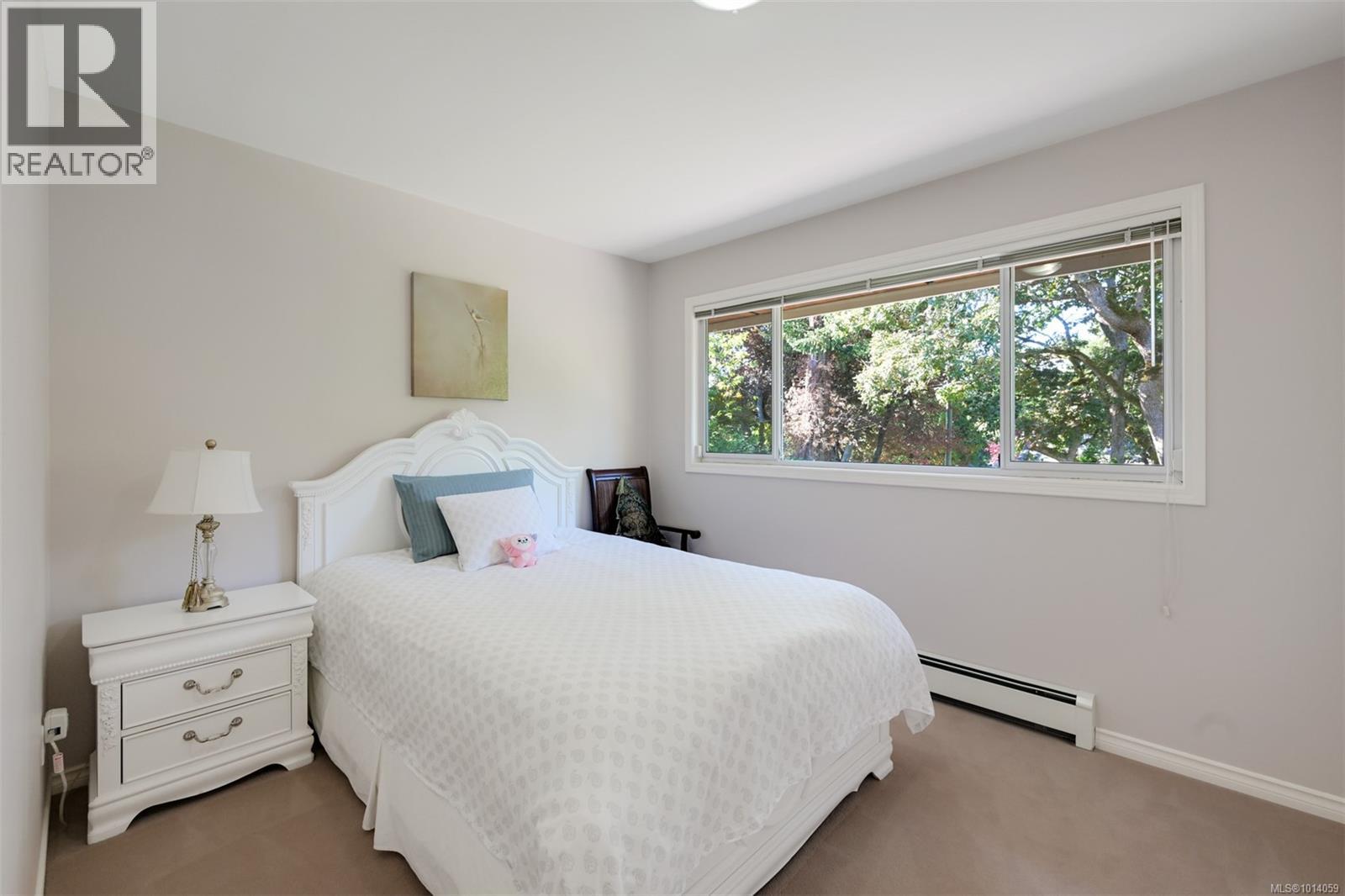  2886 Tudor Avenue, Saanich