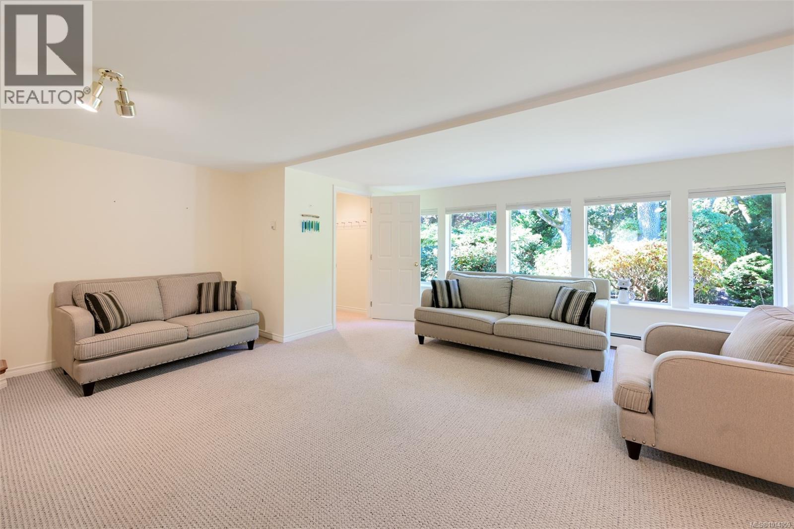  2886 Tudor Avenue, Saanich