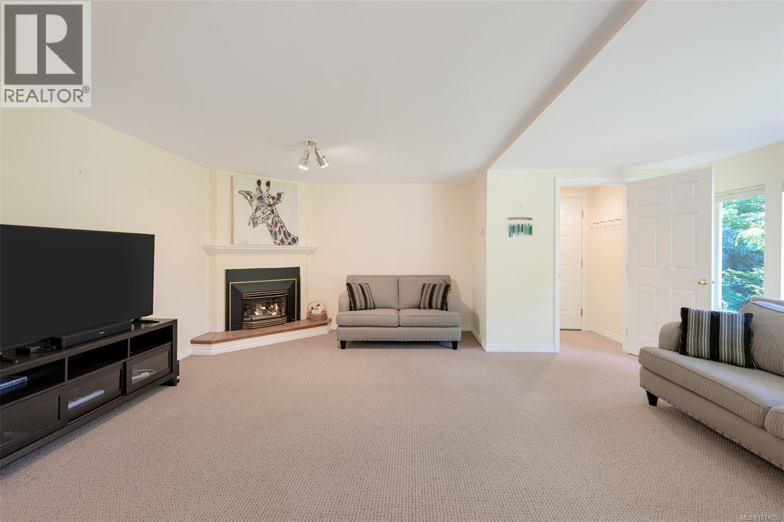  2886 Tudor Avenue, Saanich