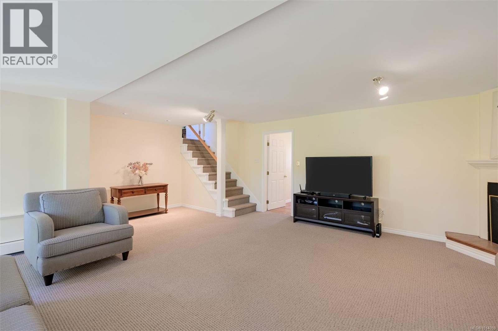  2886 Tudor Avenue, Saanich
