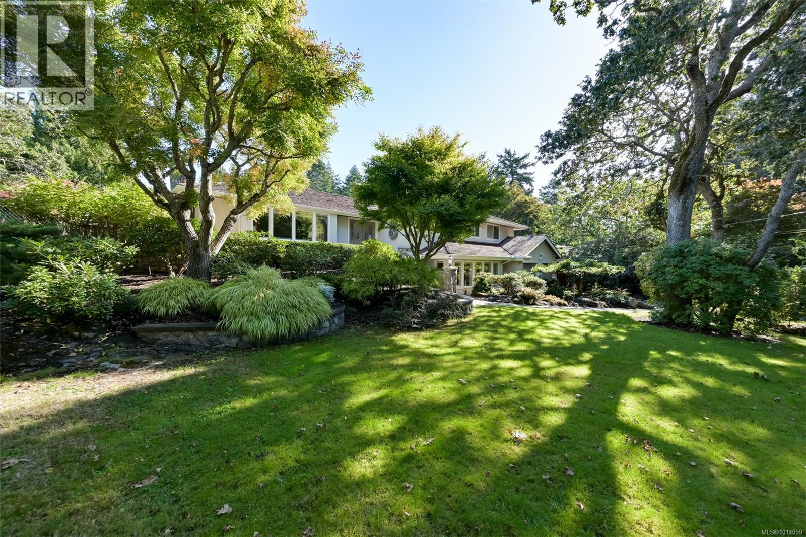  2886 Tudor Avenue, Saanich