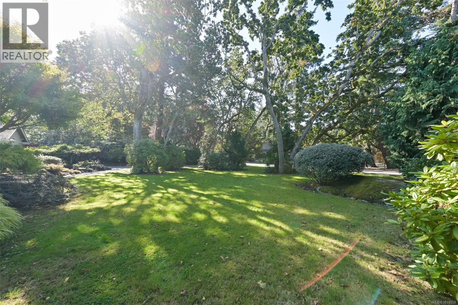  2886 Tudor Avenue, Saanich
