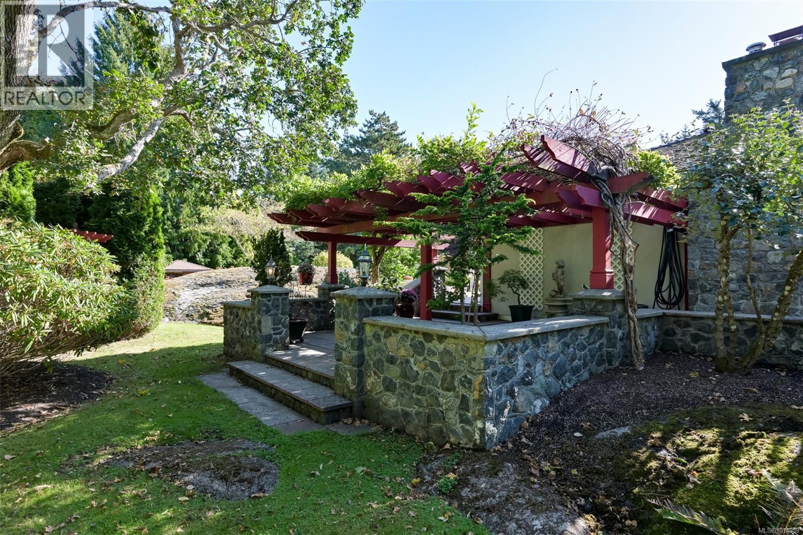  2886 Tudor Avenue, Saanich
