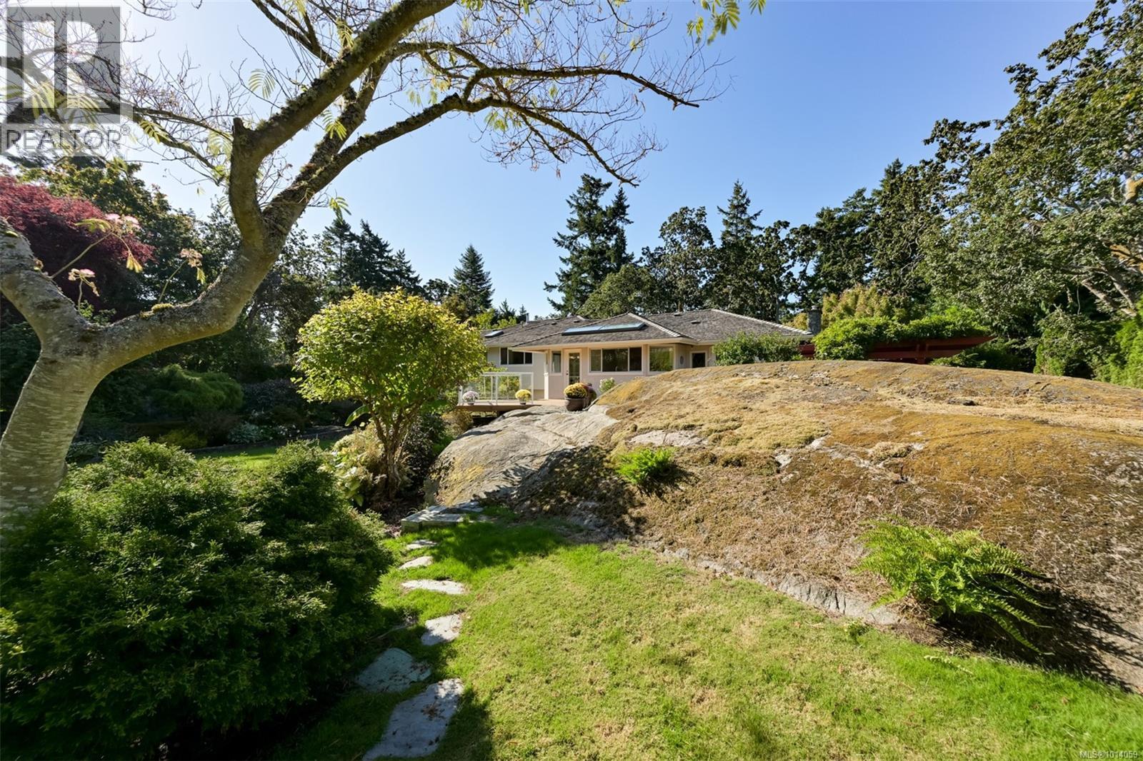  2886 Tudor Avenue, Saanich