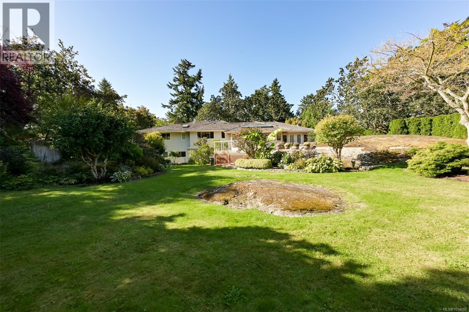  2886 Tudor Avenue, Saanich
