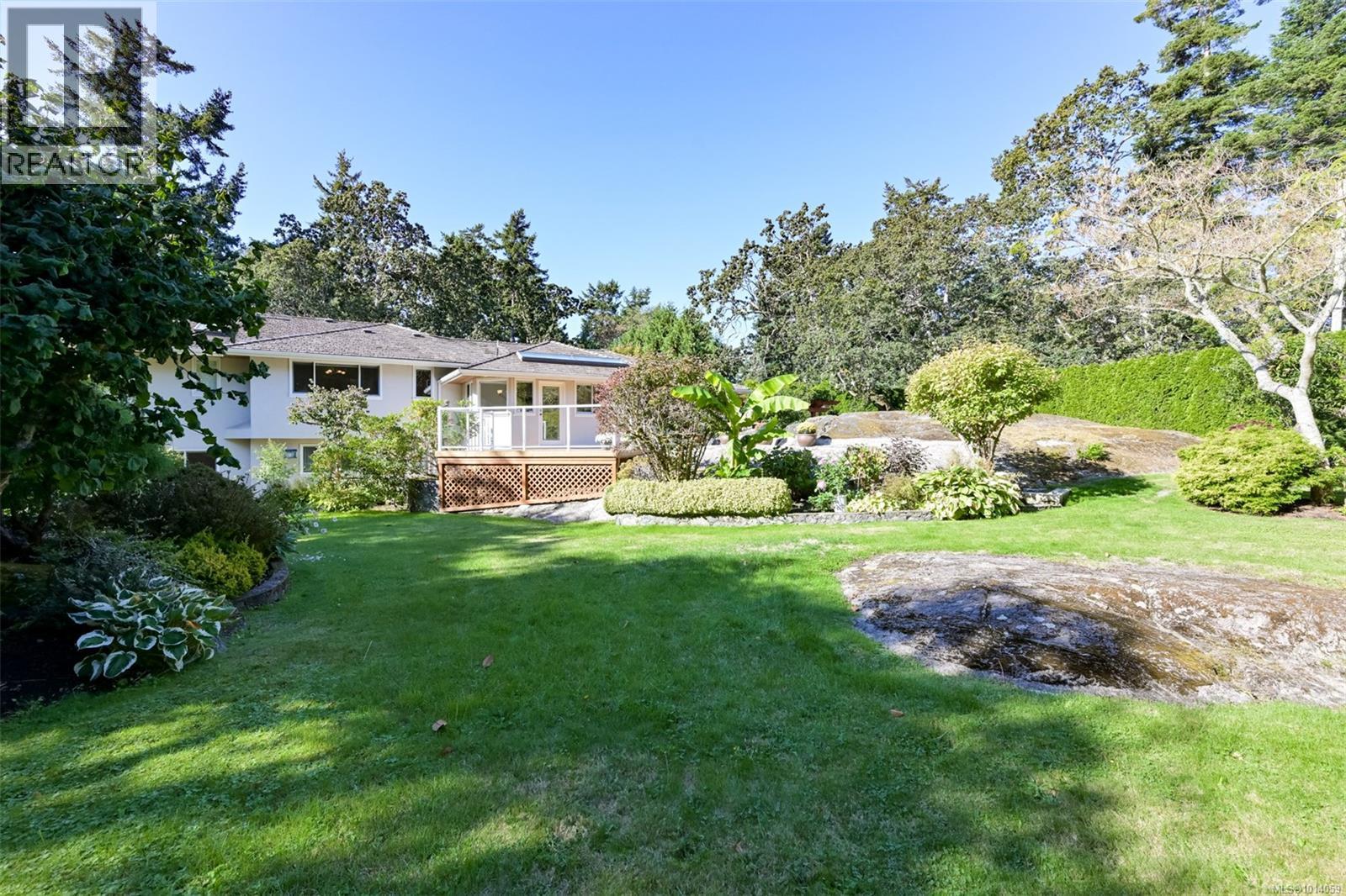 2886 Tudor Avenue, Saanich