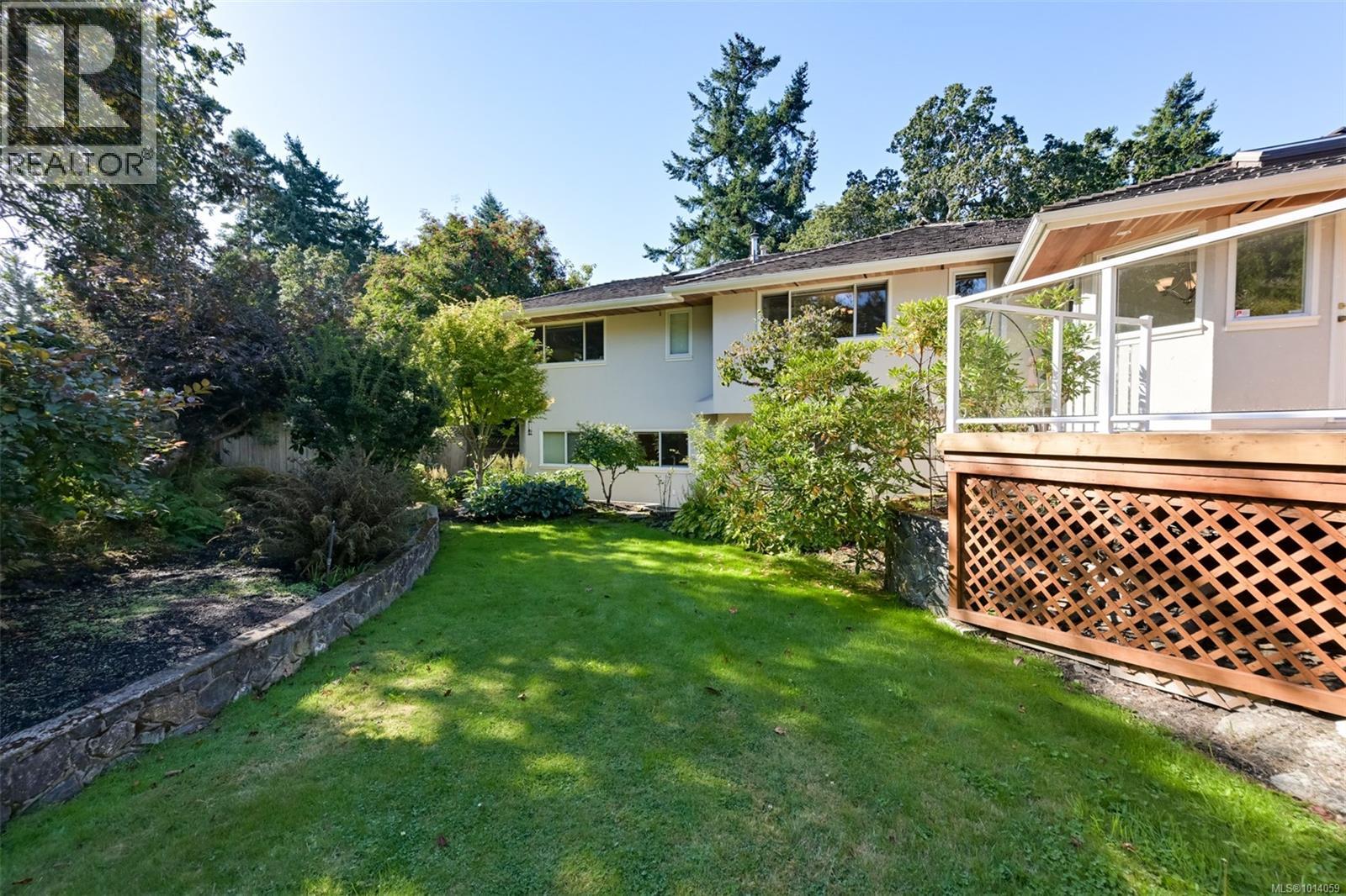  2886 Tudor Avenue, Saanich