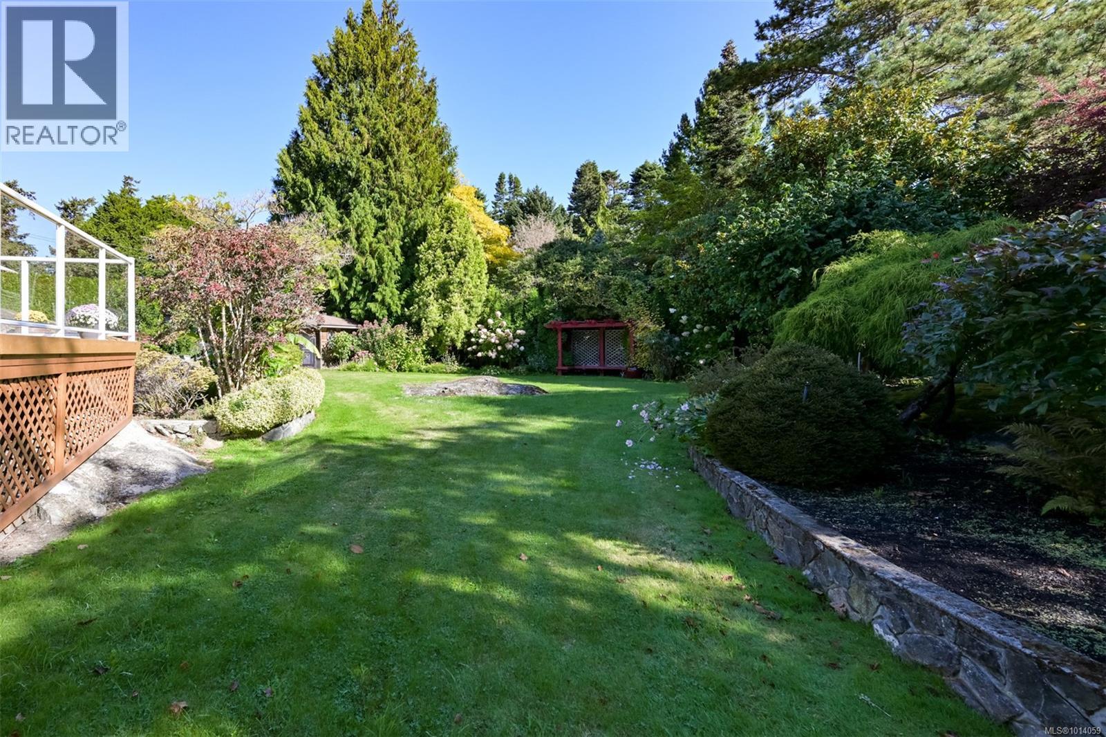 2886 Tudor Avenue, Saanich