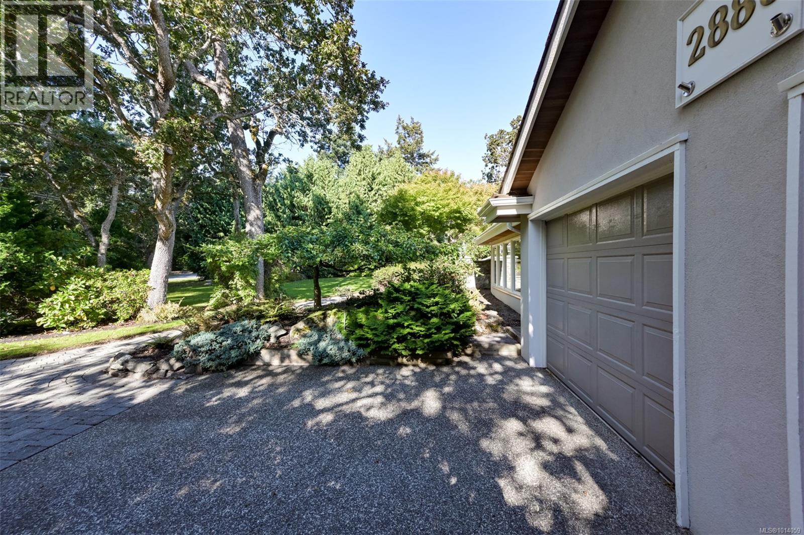  2886 Tudor Avenue, Saanich