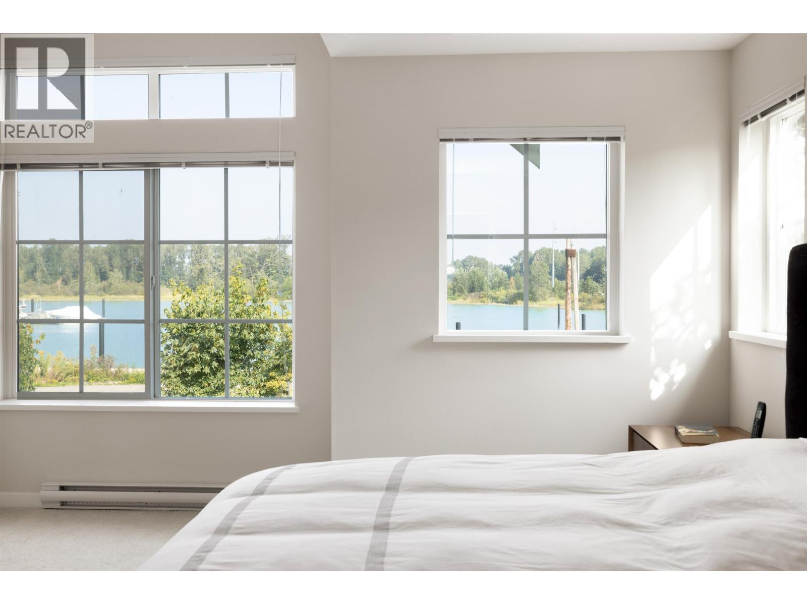 #2-5551 ADMIRAL Way, Delta