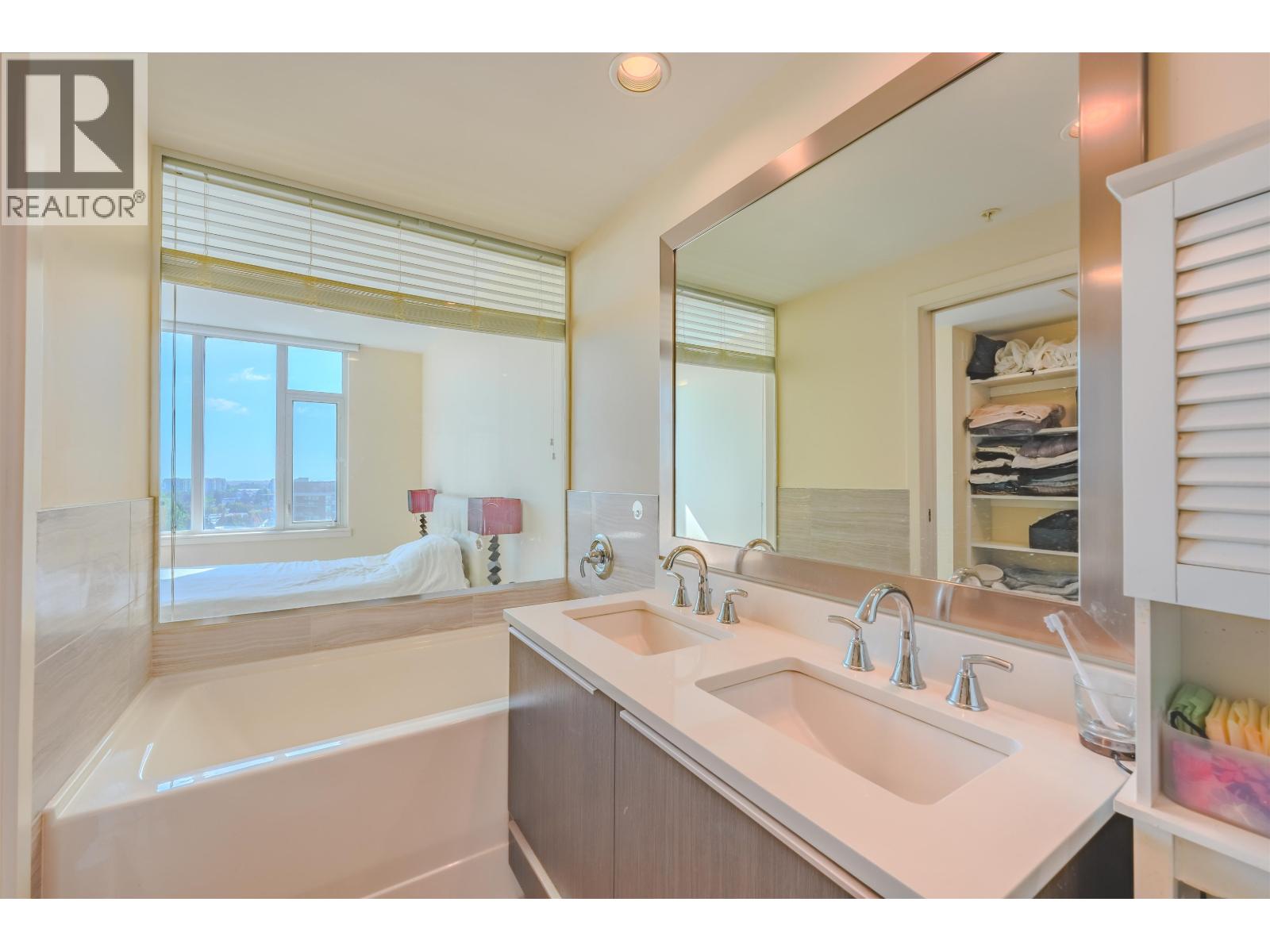 PH 1705 8677 CAPSTAN WAY, Richmond