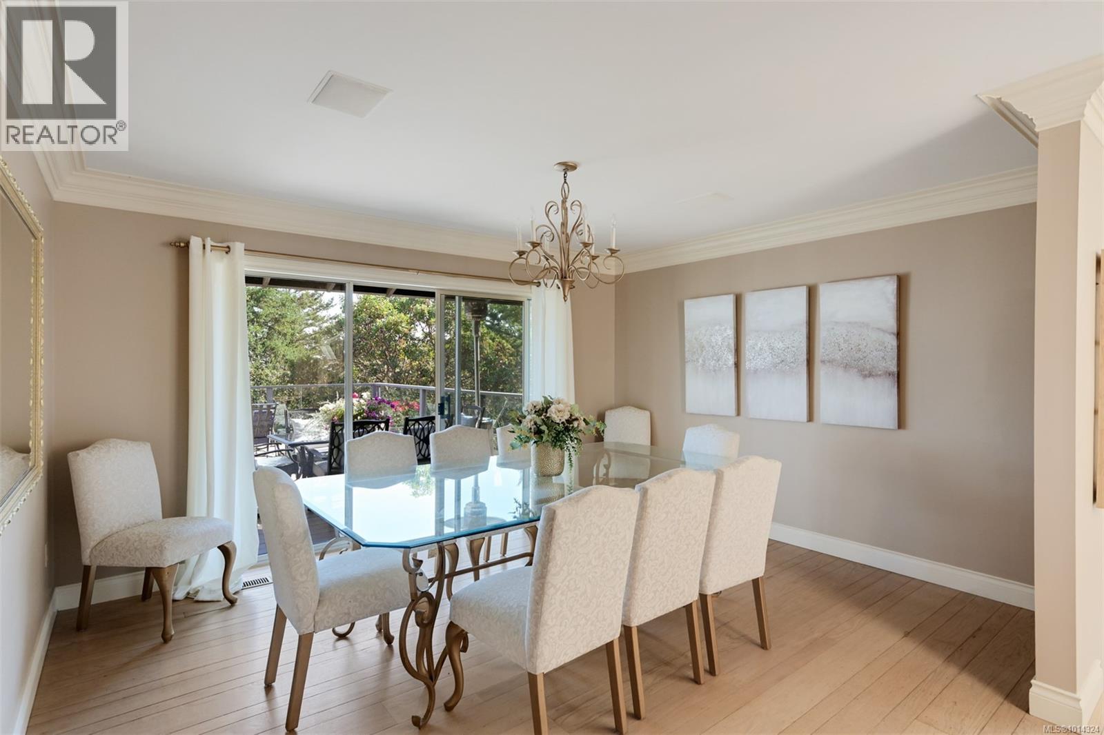 2807 Arbutus Rd, Saanich