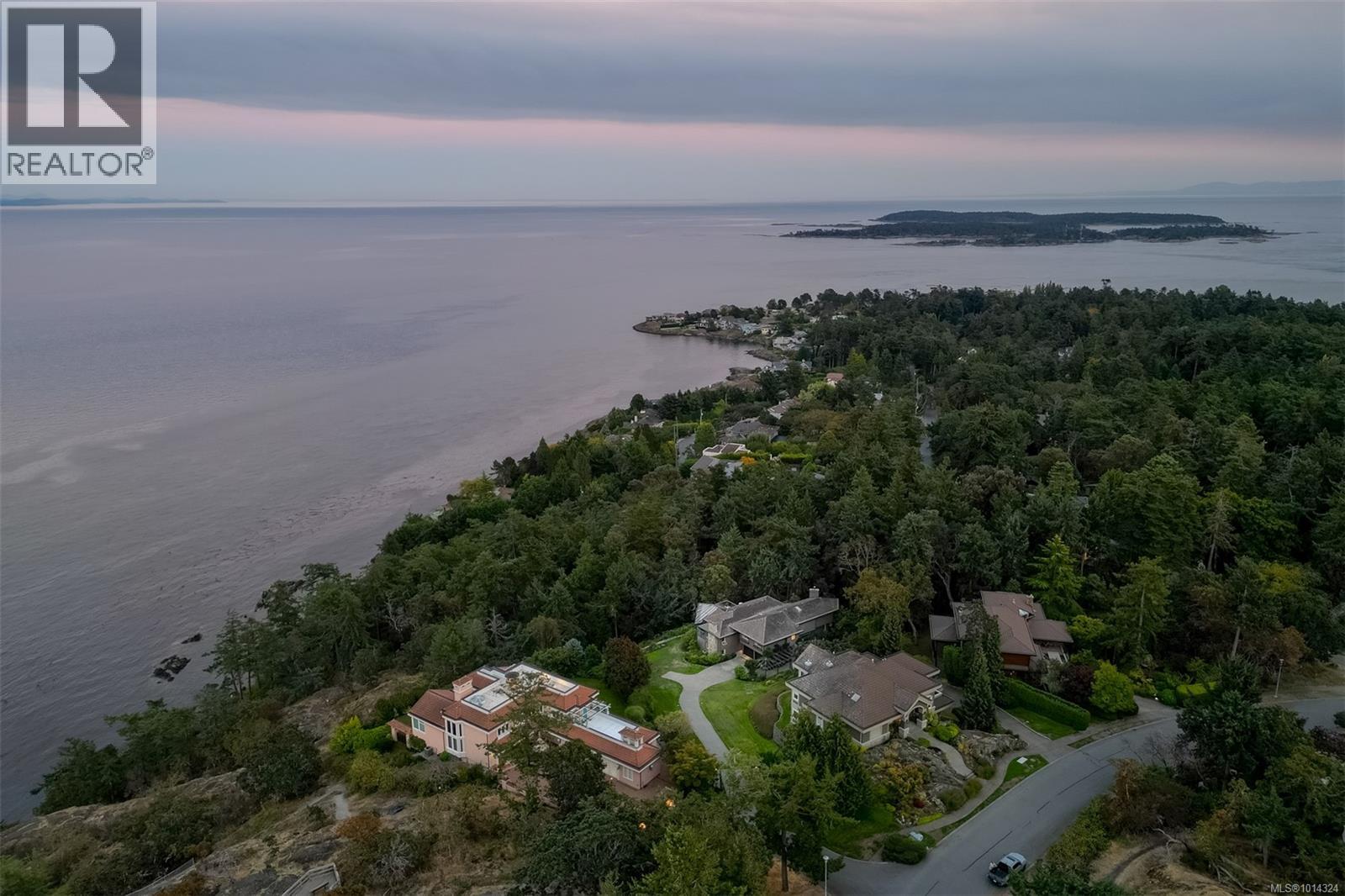 2807 Arbutus Rd, Saanich
