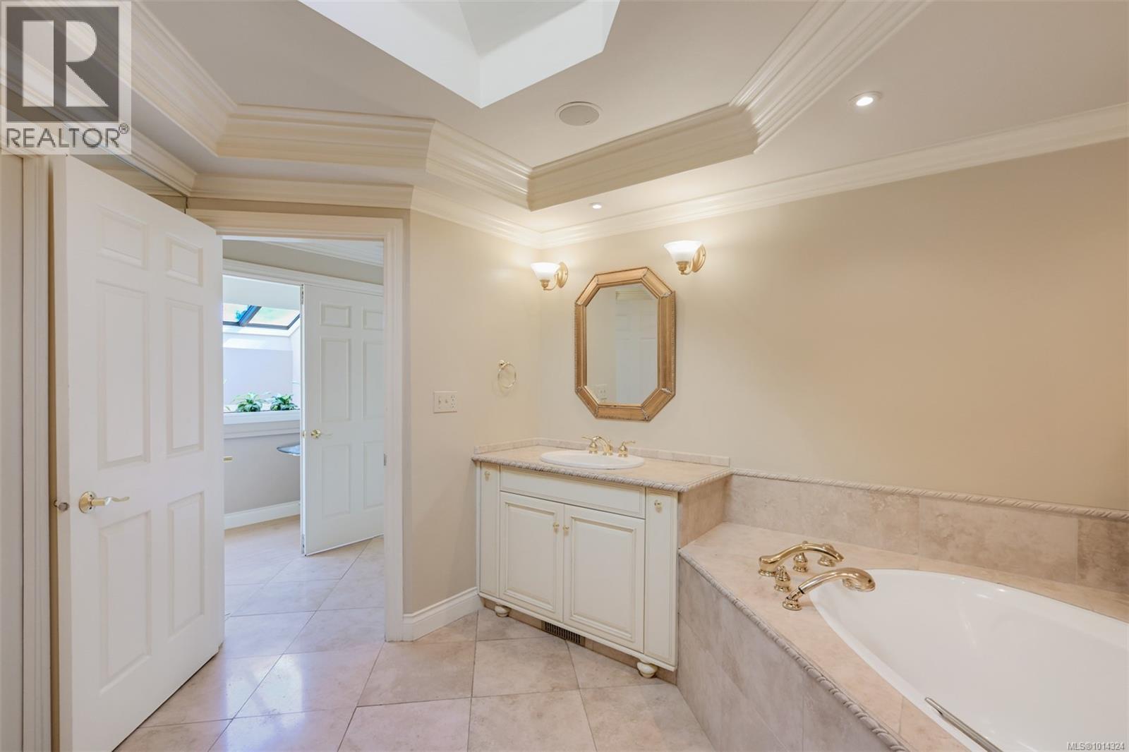 2807 Arbutus Rd, Saanich