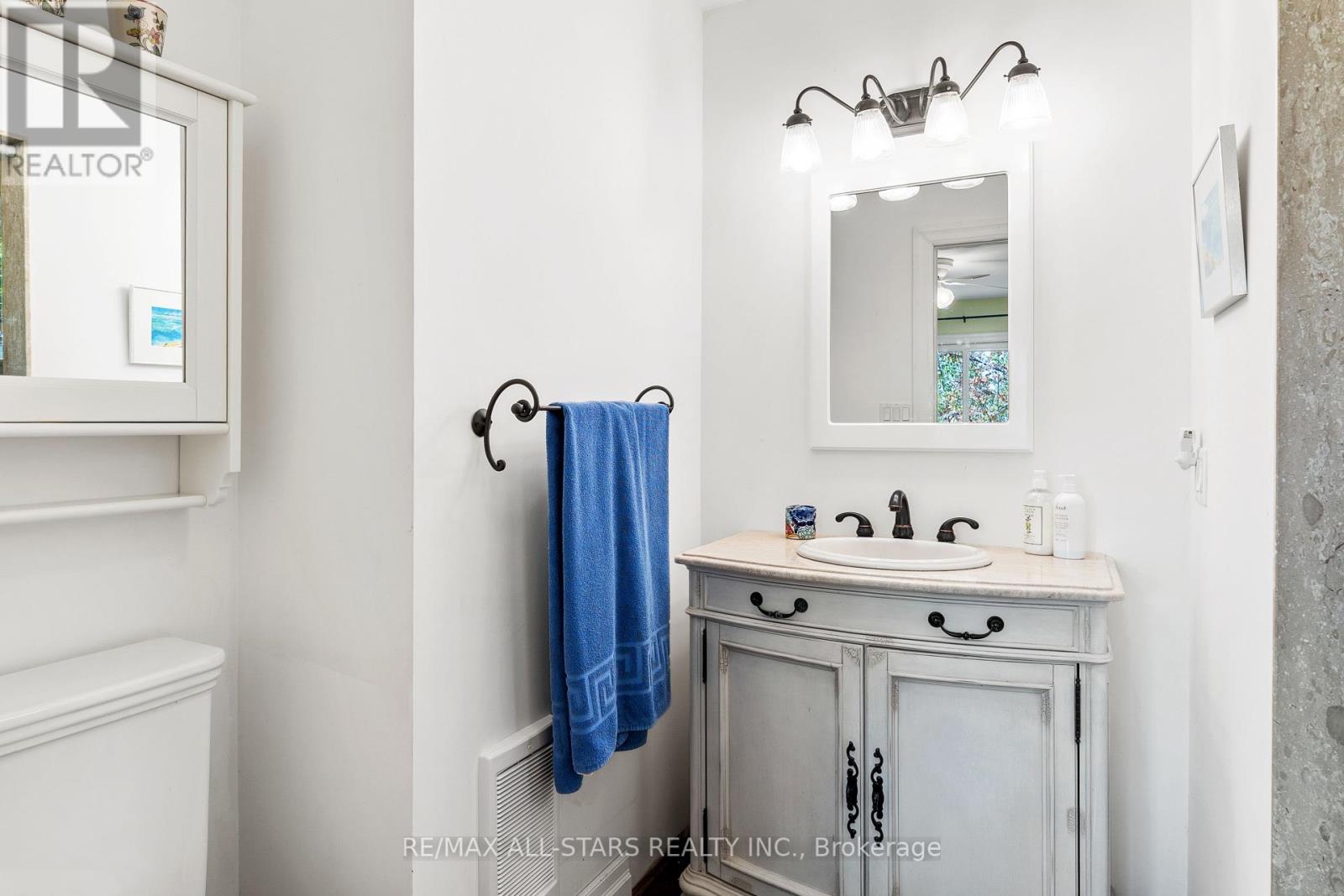 Single Family House Bungalow for Sale in  ENGLISH CIRCLE Highlands East (Glamorgan) 