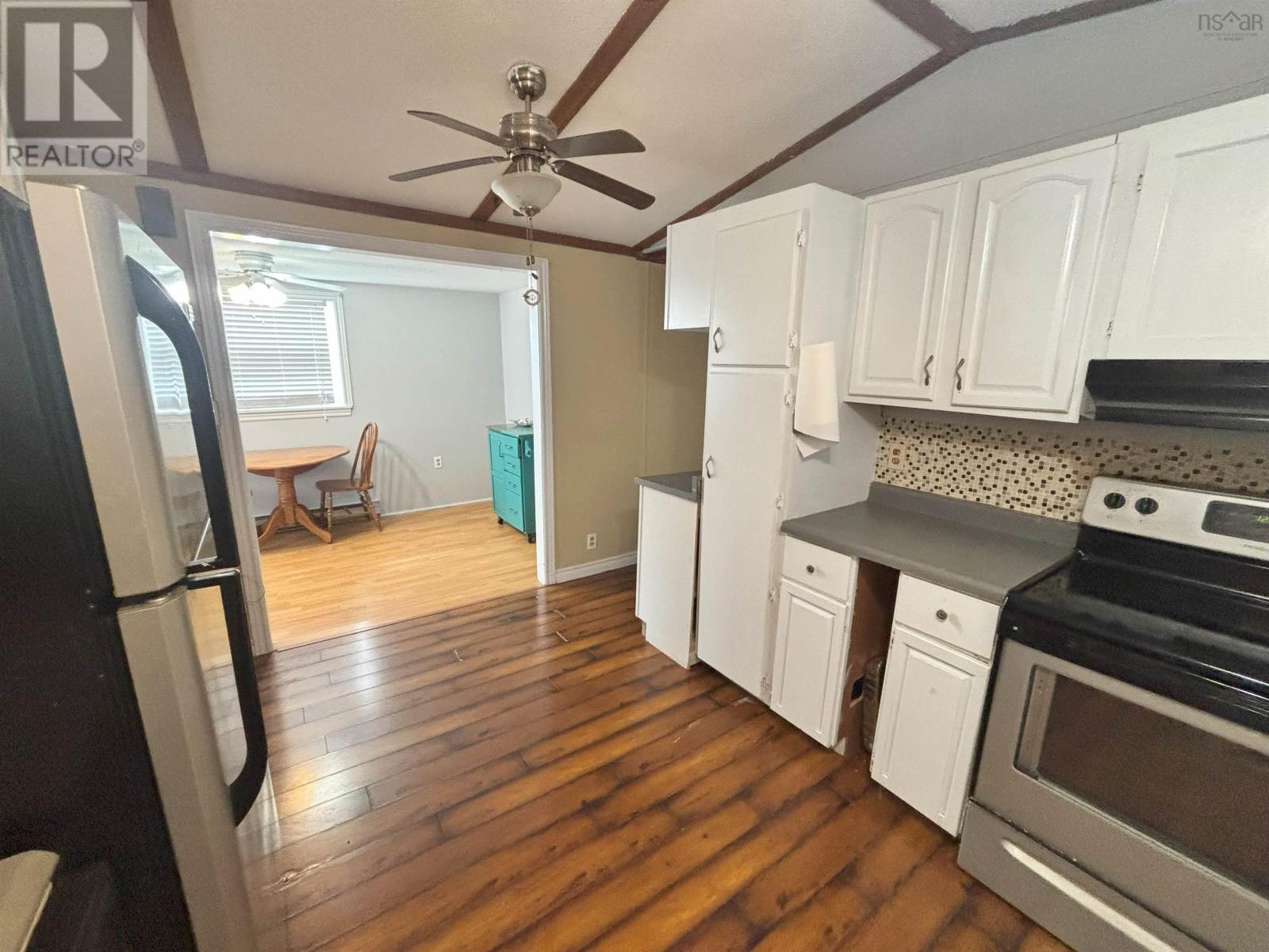 Property 19 of 29 of 35 Allan J Memorial Avenue