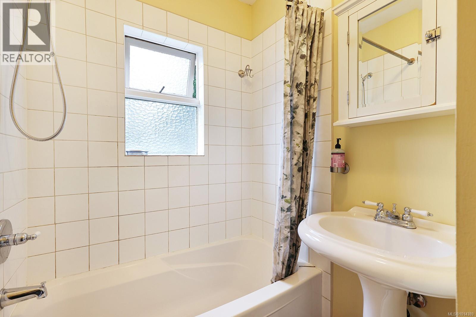 185 Duncan Ave, Courtenay