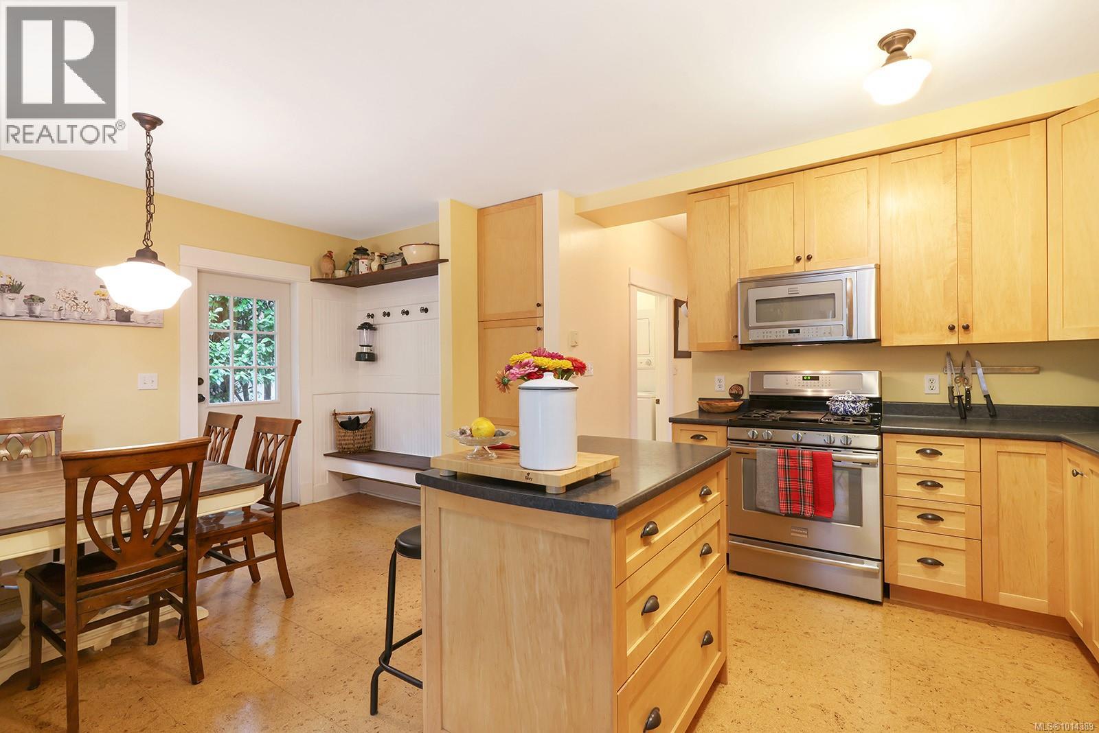 185 Duncan Ave, Courtenay