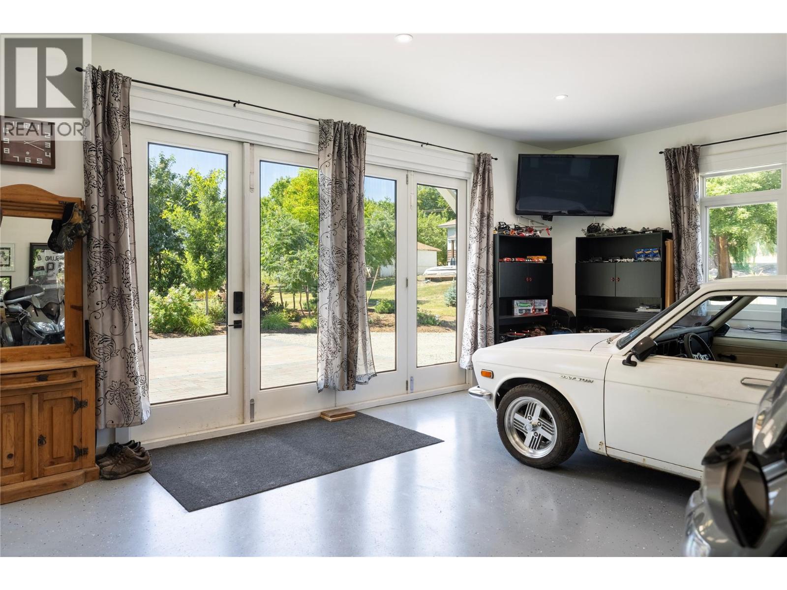 6984 Highway 6, Coldstream