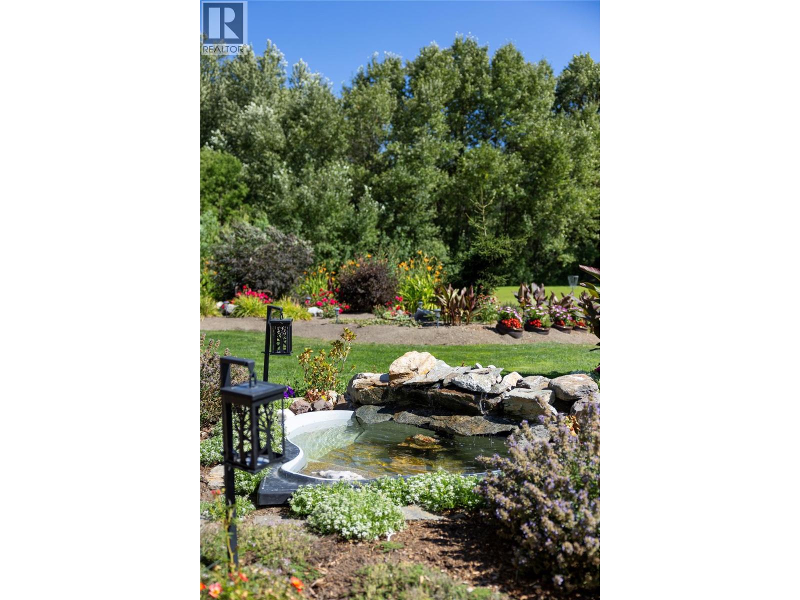 6984 Highway 6, Coldstream