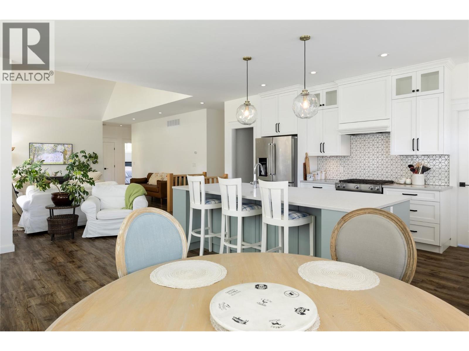 6984 Highway 6, Coldstream
