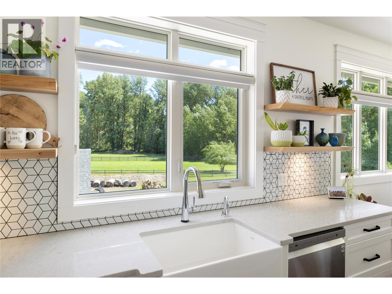 6984 Highway 6, Coldstream