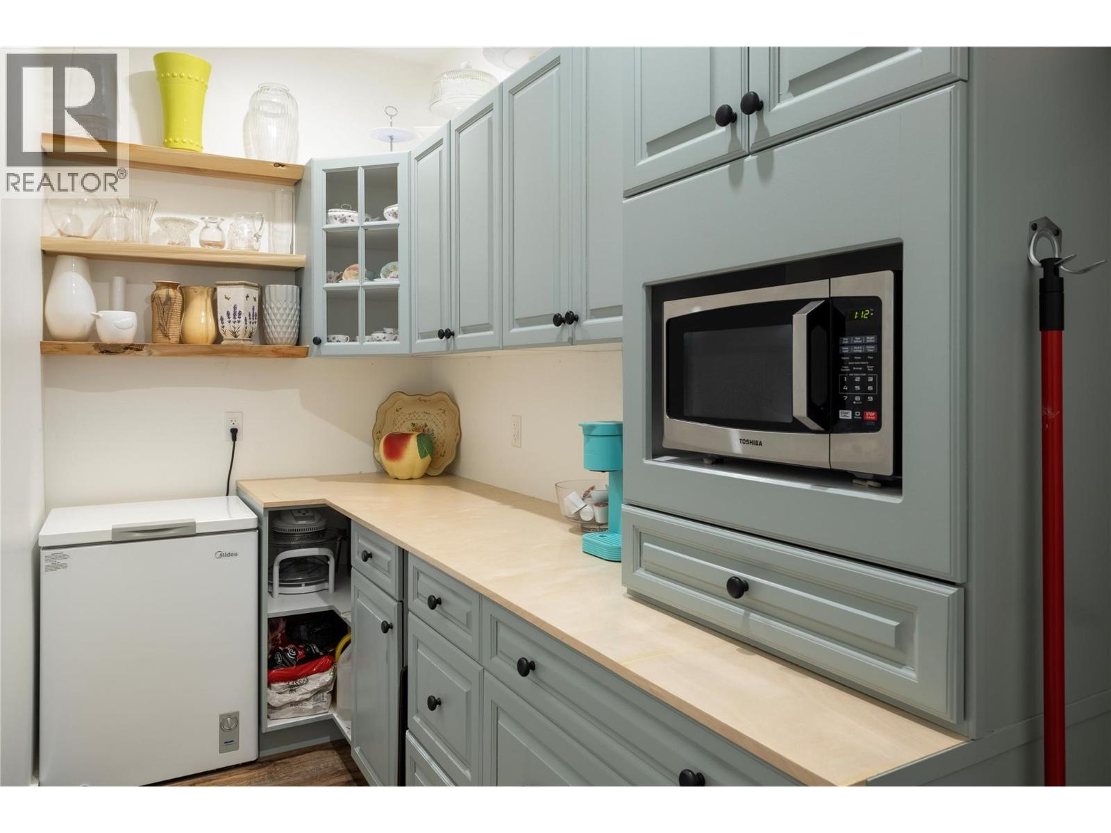 6984 Highway 6, Coldstream