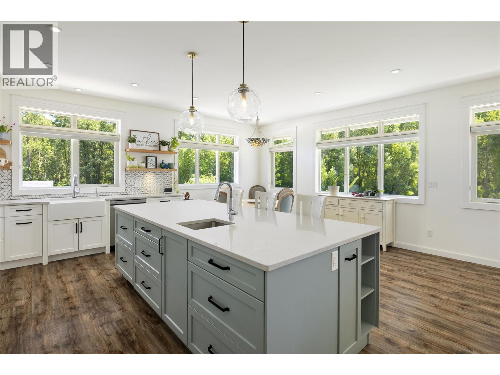 6984 Highway 6, Coldstream