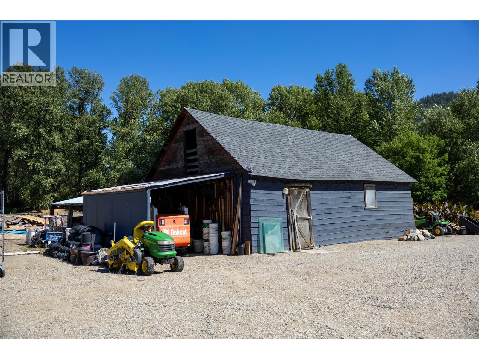 6984 Highway 6, Coldstream