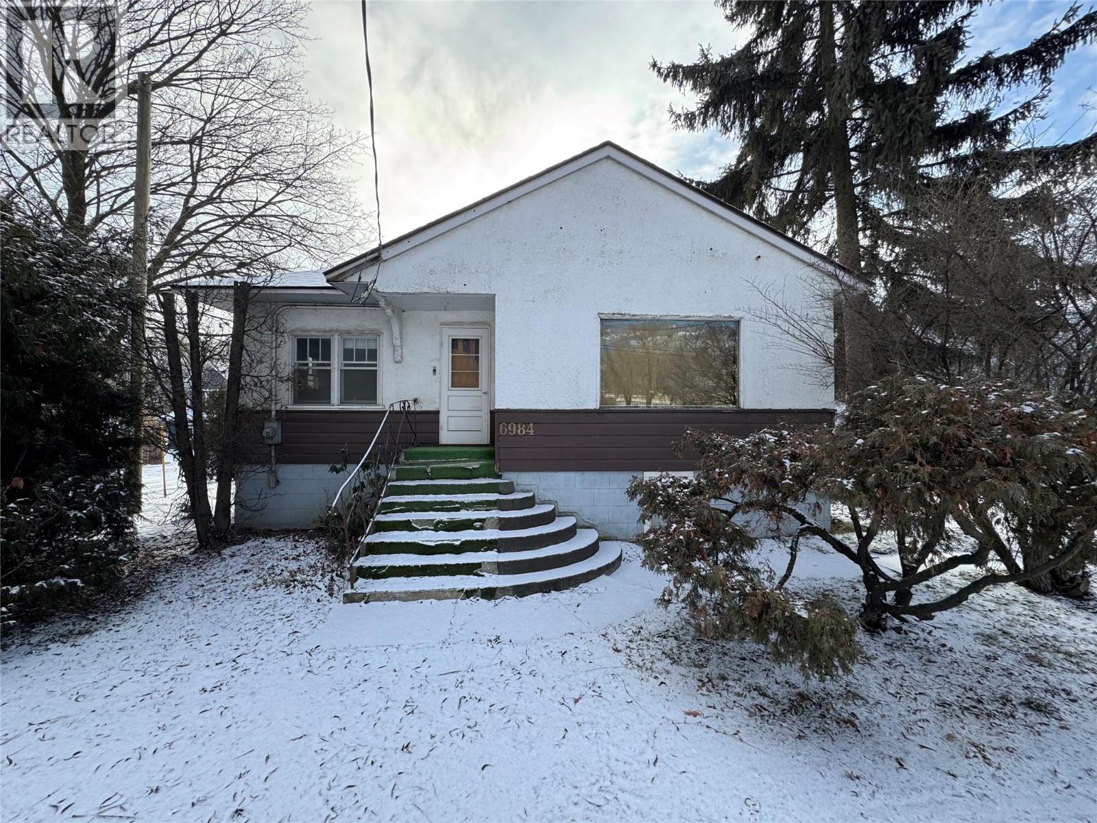 6984 Highway 6, Coldstream
