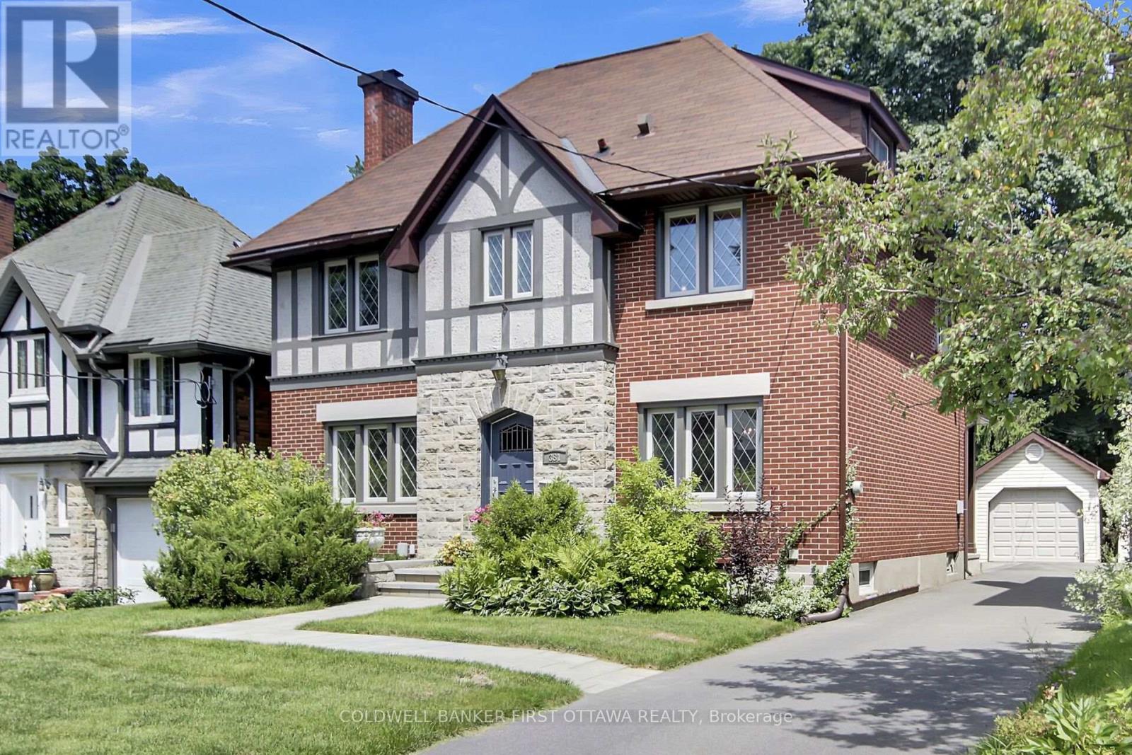 Gorgeous Tudor-Inspired Centre-Hall
