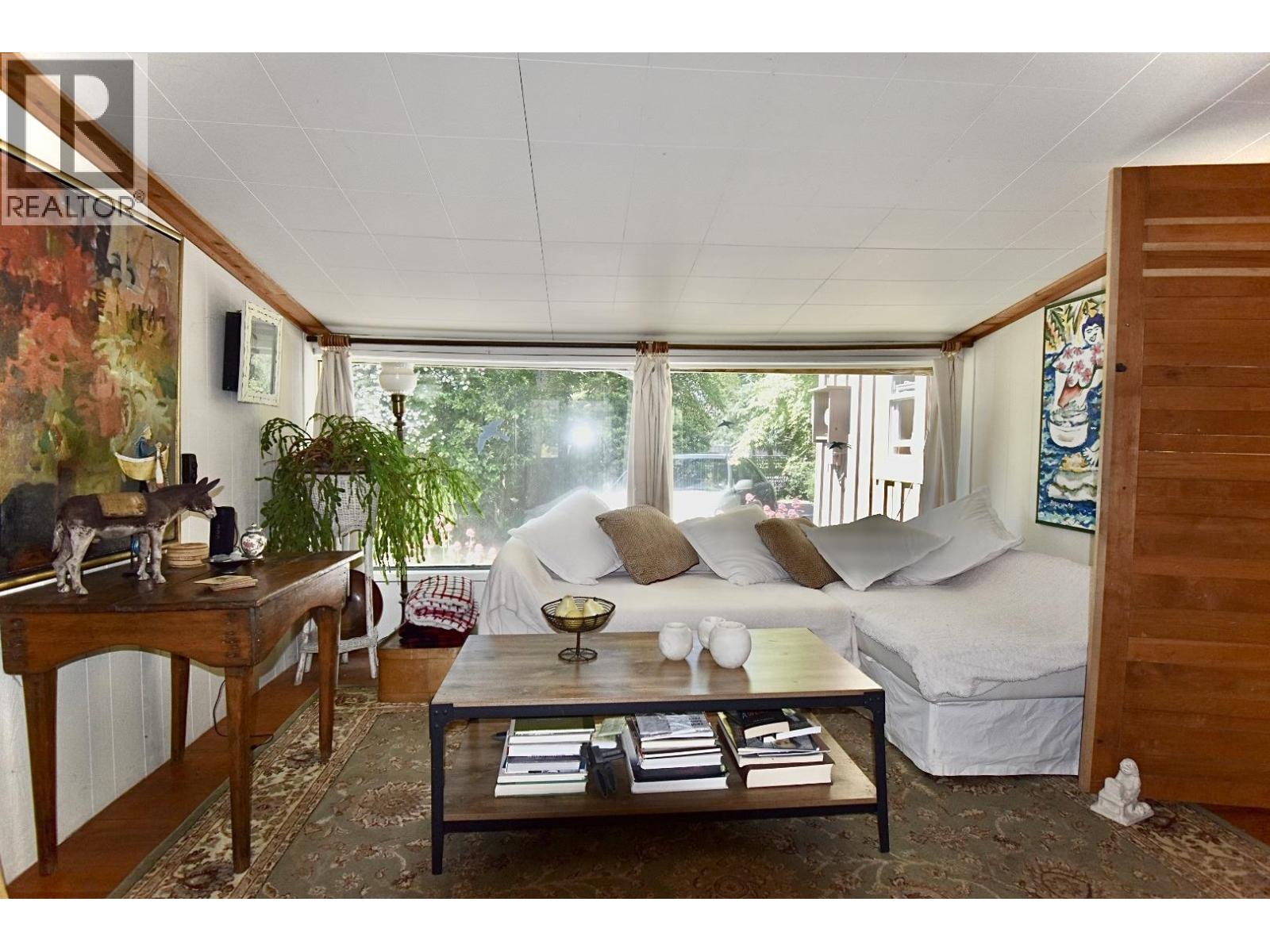 8084 REDROOFFS ROAD, Halfmoon Bay
