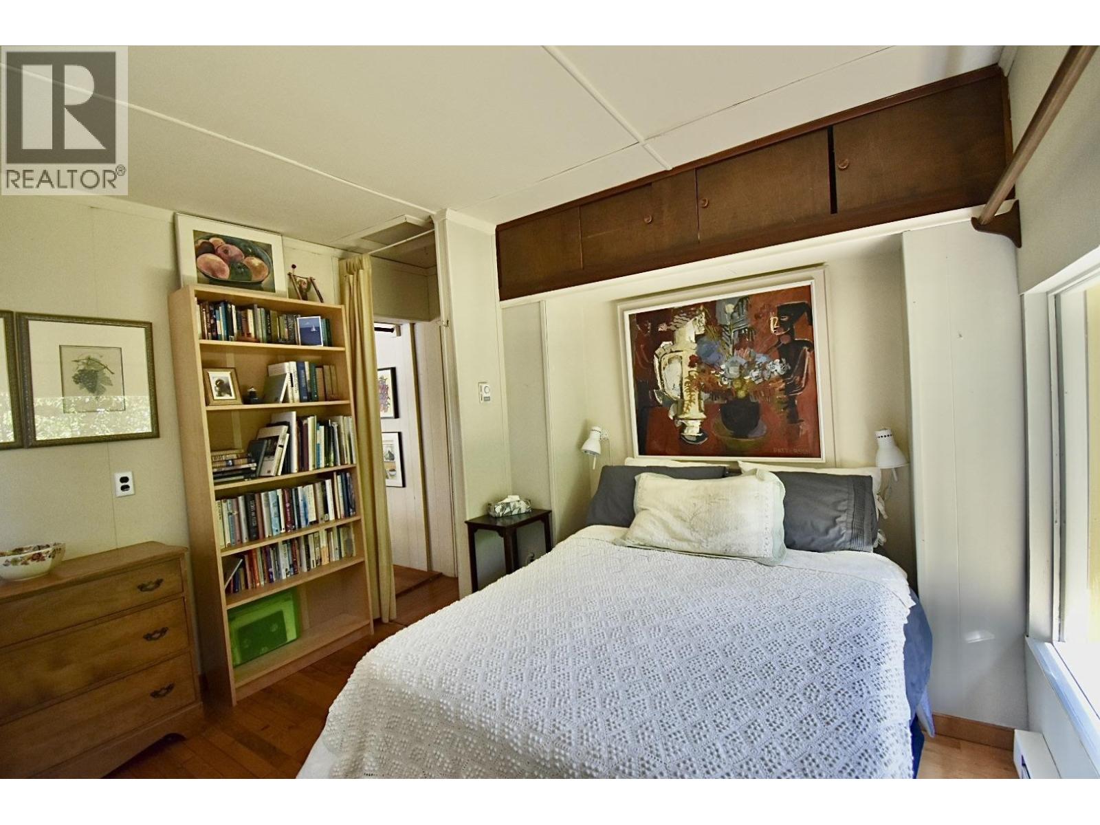 8084 REDROOFFS ROAD, Halfmoon Bay