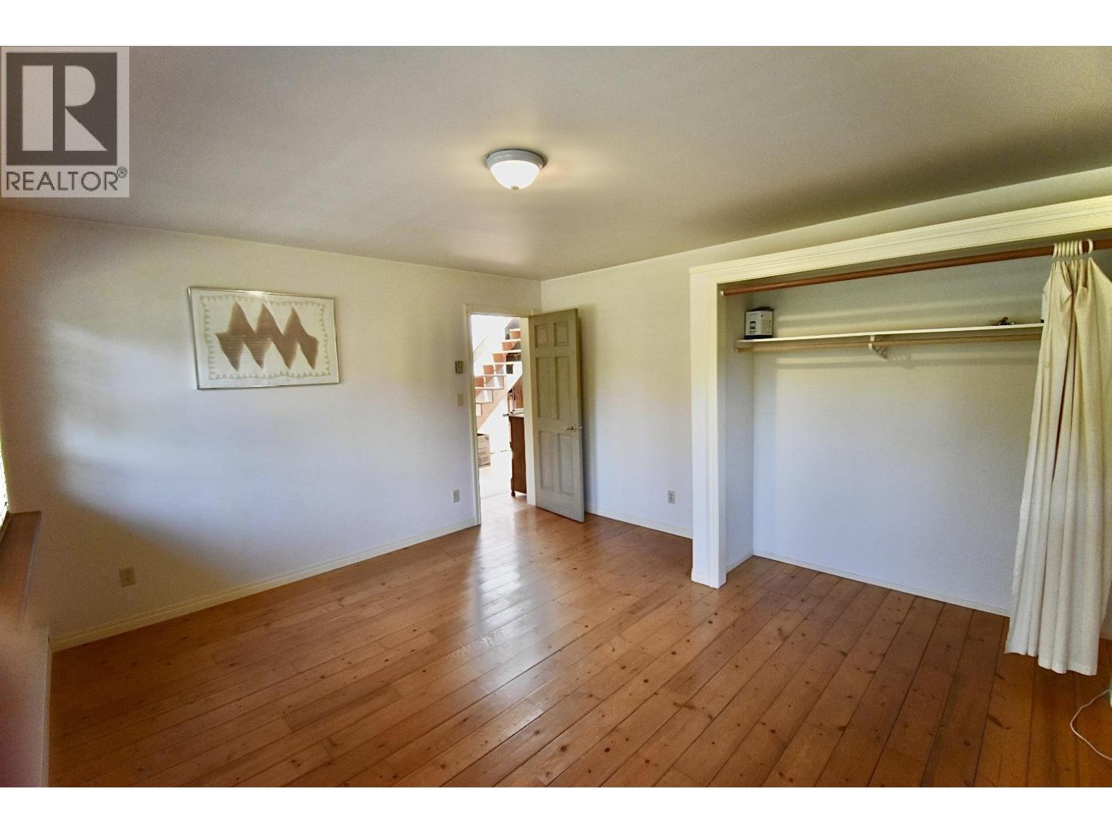 8084 REDROOFFS ROAD, Halfmoon Bay
