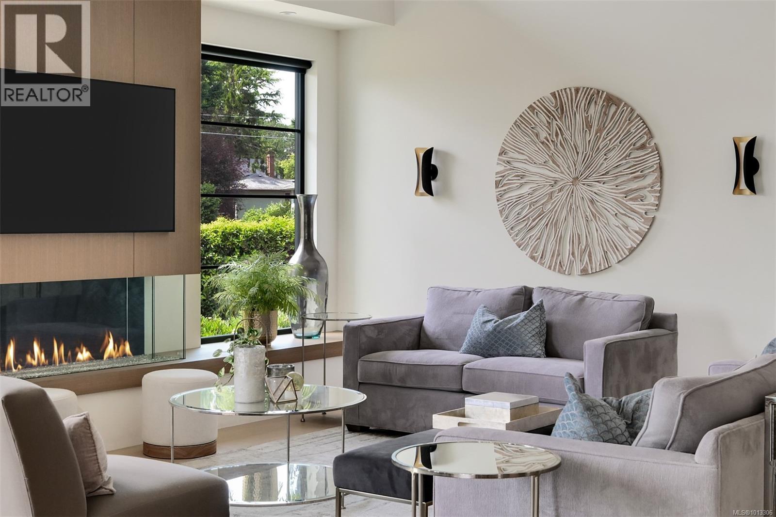 Single Family House for Sale in  Robleda Cres Victoria 