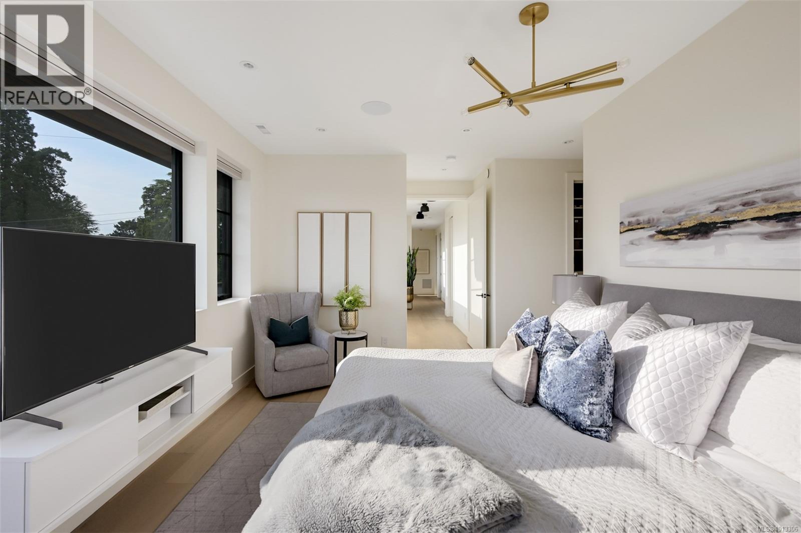 Single Family House for Sale in  Robleda Cres Victoria 