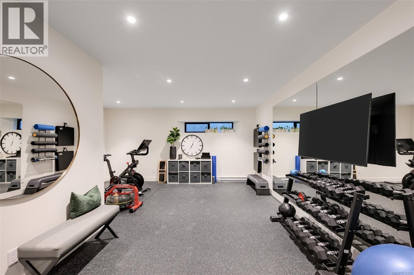 Single Family House for Sale in  Robleda Cres Victoria 