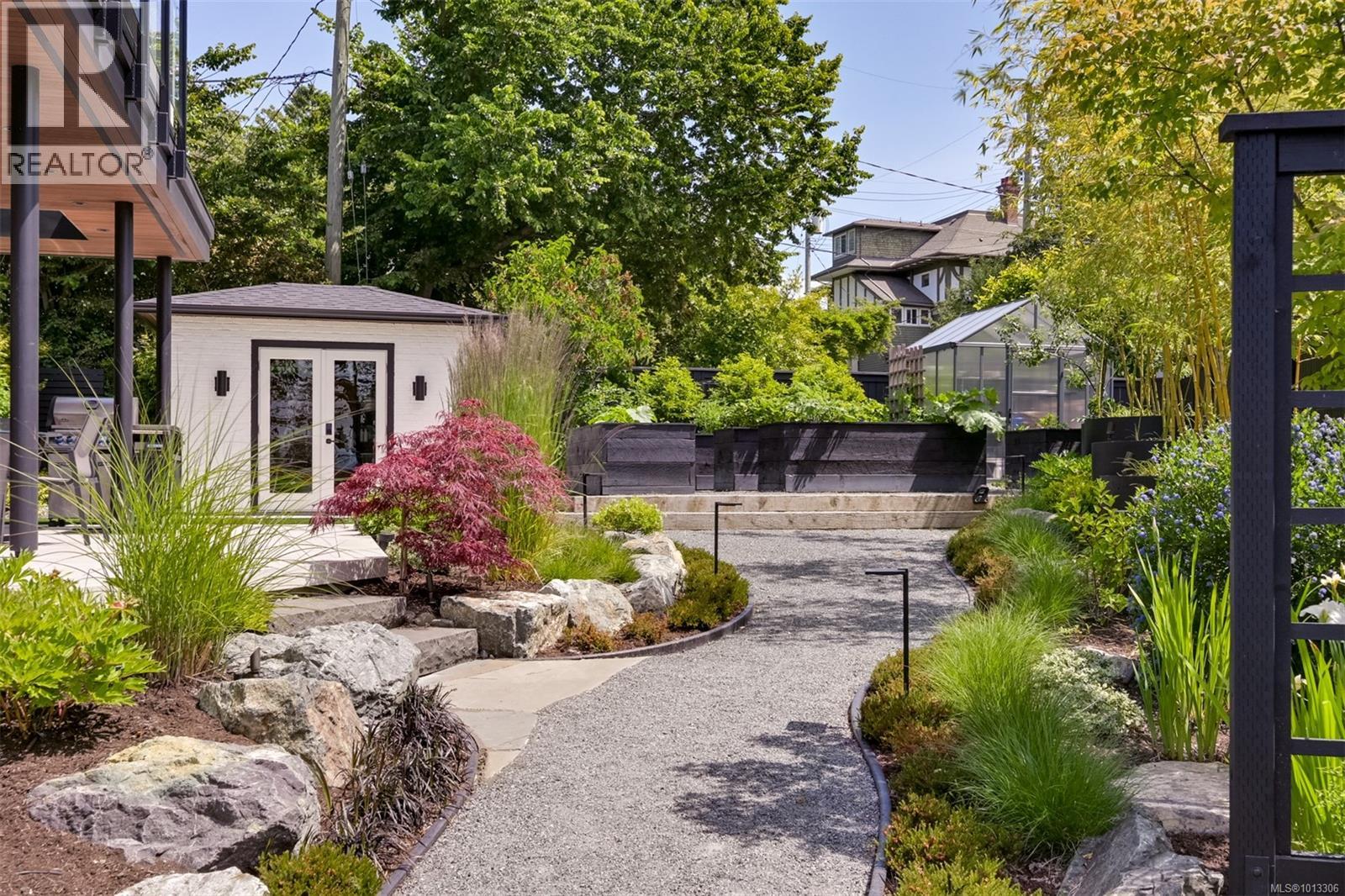 Single Family House for Sale in  Robleda Cres Victoria 