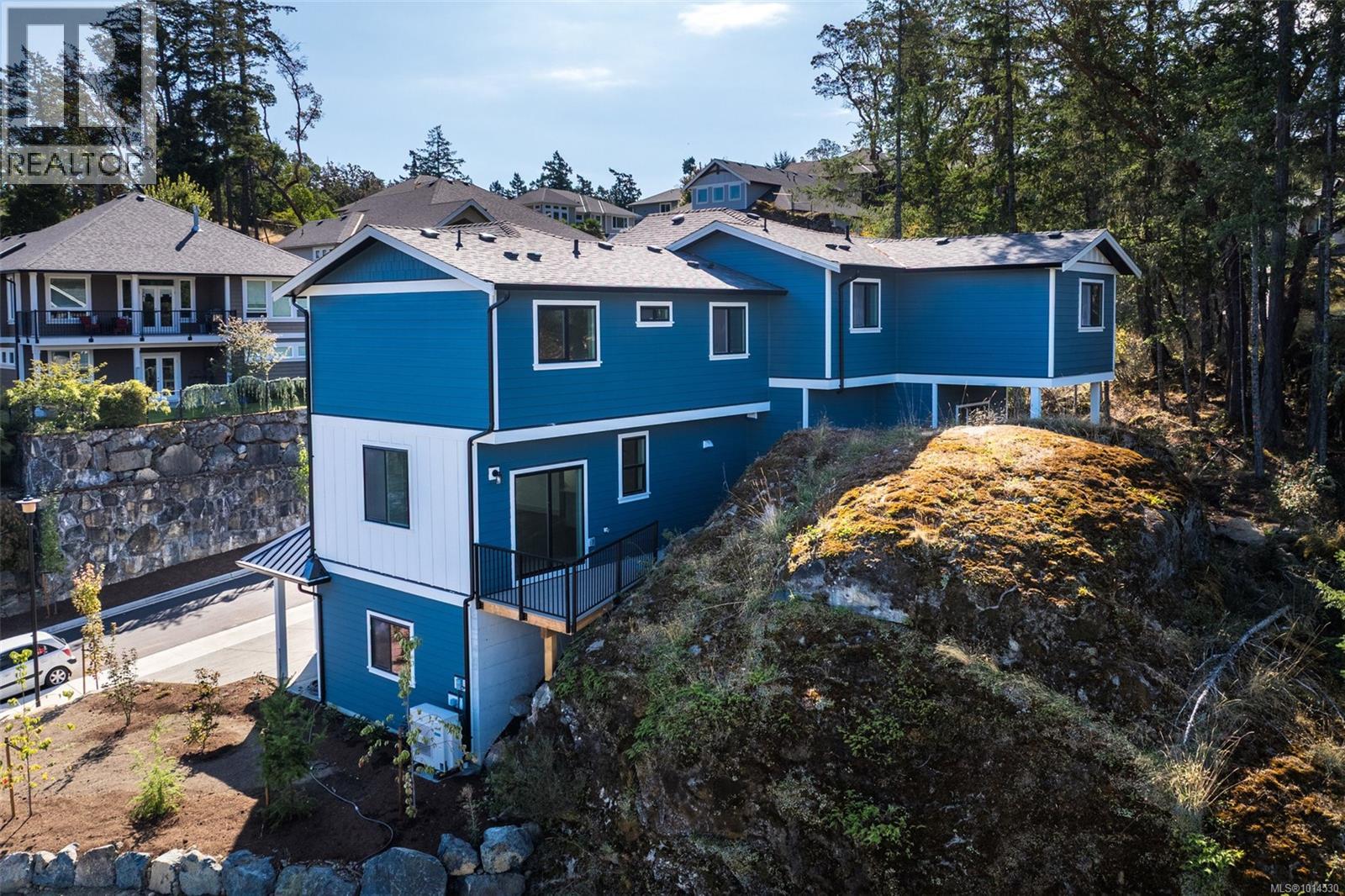 1 571 Bezanton Way, Colwood