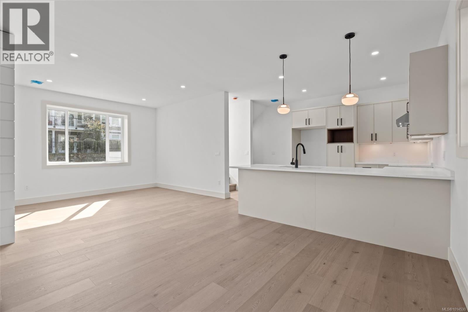 1 571 Bezanton Way, Colwood